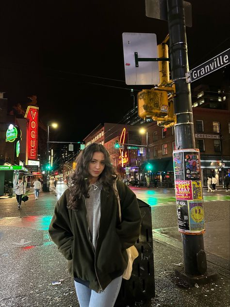 vancouver city girl downtown girl city night night lights City Aesthetic Pictures Poses, Vancouver Instagram Pictures, Urban Life Aesthetic, Downtown Toronto Aesthetic Outfit, Vancouver Picture Ideas, Poses For City Pictures, Downtown Pictures At Night, Quebec City Outfits, Canada Pictures Instagram