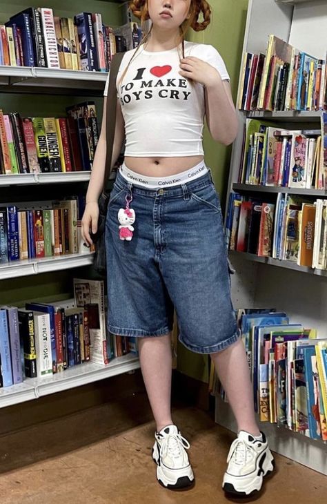 Big Jorts Outfit, Baggy Shorts Outfits Women, Boy Shorts Outfit Women, Jean Shorts Outfit, Jorts Outfit, Flirty Summer Dresses, Cute Outfits With Shorts, Jean Short Outfits, Summer Outfits Ideas