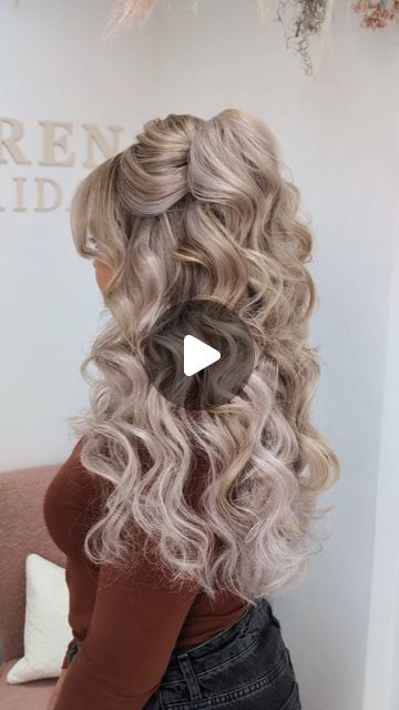 Paige Lauren Whitton | YORKSHIRE BRIDAL HAIR & EDUCATOR on Instagram: "Bridal hair trial 🫶 Watch me create a glam half up hairstyle using a twist wrap curling technique.  If you would like to learn in depth bridal hairstyles, join my academy @paigelauren_hairacademy. The private page is full of hair tutorials to learn instantly 🤍  #halfuphalfdownhairstyle #hairupstyles #hairtutorialvideo #hairvideo #hairinspiration #weddinghairstyle #weddinghairstylist yorkshire wedding, bridal hairstylist, hair education, hair tutorial" Wave Hairstyles For Wedding, Half Updos For Long Hair Tutorial, Hairstyle For A Ball, Wedding Curls Tutorial, Tutorial Half Up Half Down Hair, Half Up Glam Waves, Half Pony Tailed Hairstyle, Half Up Half Down Wedding Hair Video, Curls Half Up Half Down