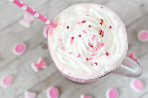 Pink Hot Chocolate: easy Valentine’s Day recipe Valentines Day Scones, Valentine Kids Snacks, Valentines Drinks Coffee, Easy Valentines Food For Kids, Diy Valentines Snacks, Baking Ideas For Valentines Day, Valentine Day Recipes Desserts, Fun Valentines Desserts, Valentines Day Breakfast Ideas For Him