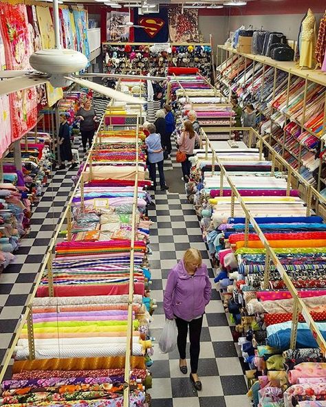 Fabric Shop Display, Fabric Store Displays, Fabric Store Design, Fabric Shops Online, Jewelry Store Design, Sewing Room Design, Needlework Shops, Fabric Stores, Fabric Photography