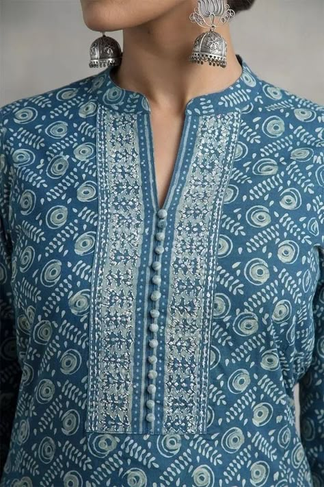 Simple Kurta Neck Designs Cotton, Kurta Style Neck Designs, Women Kurta Neck Designs, Kurta Designs Women Neck, Neck Designs For Kurtas For Women, Cotton Kurtas For Women Designer, Salwar Suit Neck Designs Pattern Cotton, Printed Kurta Designs Women Casual, Neck Designs For Cotton Kurtis