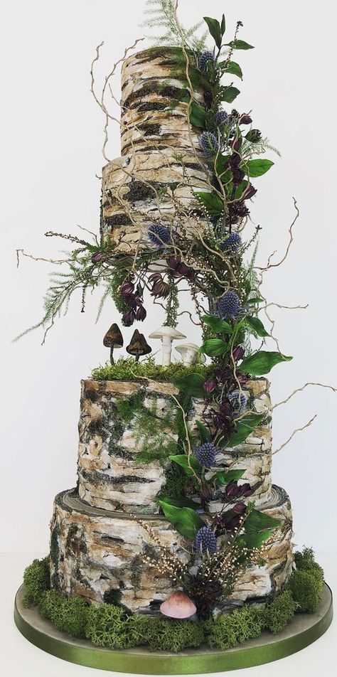 Woodland Fantasy Wedding, Enchanted Forest Cupcakes, Woodsy Wedding Cake, Forest Theme Wedding Cake, Enchanted Cake, Enchanted Forest Wedding Cake, Wedding Cake Nature, Enchanted Forest Cake, Wedding Cake Forest