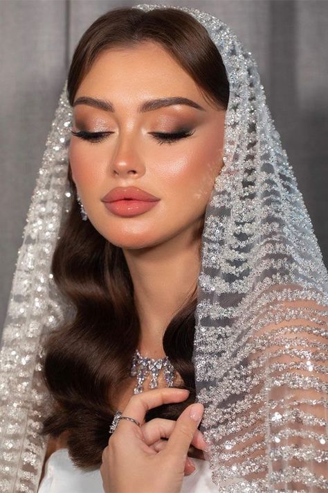 #makeuplover #beautyobsessed #makeuptips #makeupinspiration #makeupaddict #makeupjunkie #makeupgoals #makeuplooks #makeupartist #makeupcommunity Desi Bride Makeup, Peachy Lips, Desi Bridal Makeup, Glam Bride Makeup, Soft Smokey Eye, Gorgeous Wedding Makeup, Wedding Makeup Tutorial, Glam Wedding Makeup, Glam Bride