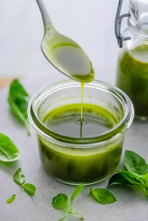 Preserving Basil In Oil, Homemade Basil Oil, How To Make Basil Oil, How To Make Basil Infused Olive Oil, Basil And Garlic Infused Olive Oil, Diy Basil Oil, Green Oil Recipe, Basil Infused Olive Oil Recipes, Basil Olive Oil Recipes