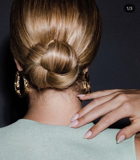 Chignon Tutorial, Rosie Hw, Braided Chignon, Wedding Bun, Wedding Glam, Low Chignon, Bridal Bun, Rosie Huntington, Braut Make-up