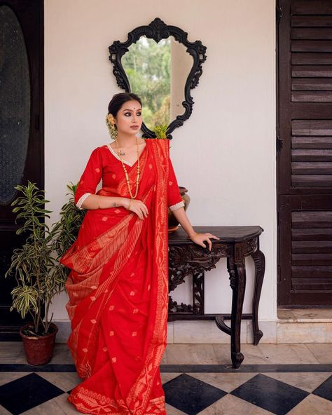 Bangali Sari Style, Bangali Saree Style Saris, Bengali Look Saree, Bengali Saree Aesthetic, Bengali Saree Look, Bengali Dress, Red Cotton Saree, Bangla Art, Bengali Aesthetic