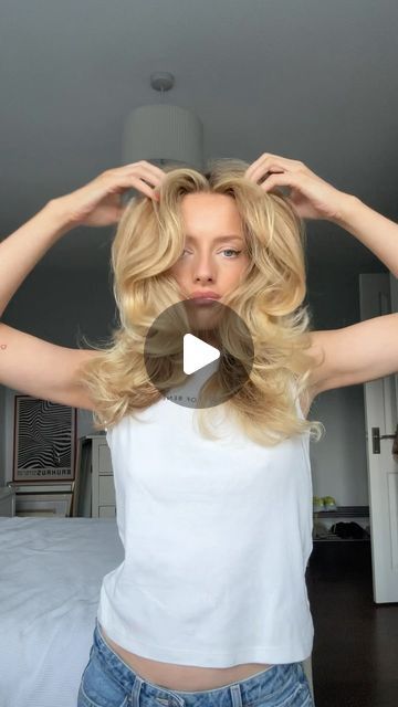 emma jean on Instagram: "hair tutorial for my favourite heatless blowout technique ⭐️ sleeping in this and with a silk bonnet has already made the biggest difference to my hair and I’ve only been doing this for about 2/3 weeks ~ also using a lightweight oil every time you do this technique on the ends of the hair will protect it as the cotton can be a little bit rough on the tips ⭐️ I’ll usually sleep in it about three times a week to get this result consistently until it’s hair wash day!" Hair Wash Day, 2023 Hair, Silk Bonnet, Wash Day, Hair Bonnet, Washing Hair, My Hair, Wavy Hair, Hair Looks