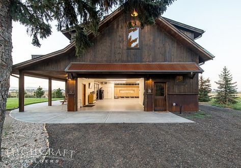 over_garage_apartment_exterior_garage_door_open Garage Mudroom Ideas, Bunkhouse Ideas, Carriage House Apartments, Garage With Living Quarters, Garage Plans With Loft, Stylish Entryway, Garage Mudroom, Garage Guest House, Barn Apartment