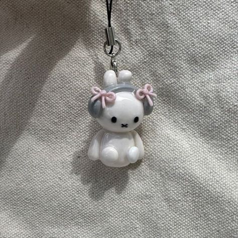 Karakter Sanrio, Clay Keychain, ดินปั้น Polymer Clay, Clay Diy Projects, Tanah Liat, Seni Origami, Cute Clay, Clay Art Projects, Cute Keychain