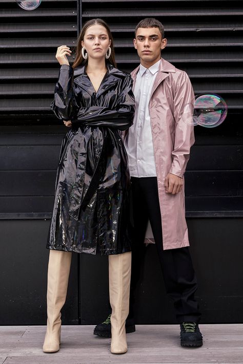 Rainy Outfit, Holographic Jacket, Holographic Black, Raincoat Outfit, Vinyl Fashion, Vinyl Raincoat, Waterproof Clothing, Pvc Raincoat, Long Overcoat