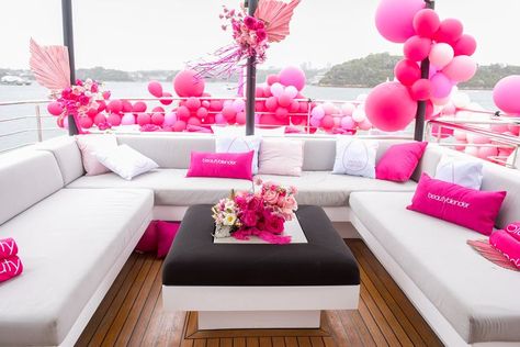 Yacht Decorating Ideas, Yacht Party Theme, Flex Mami, Yacht Birthday, Birthday Aesthetic, Super Yacht, Event Agency, Fiesta Tropical, Boat Decor