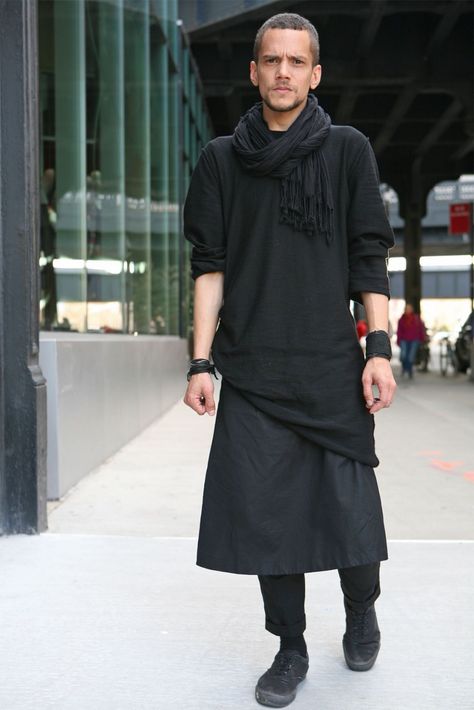 (5) Home / Twitter F Men, Gender Fluid Fashion, Black Jeans Outfit, Dark Fashion, Kilt, Mens Street Style, Black Outfit, Black Fashion, A Man