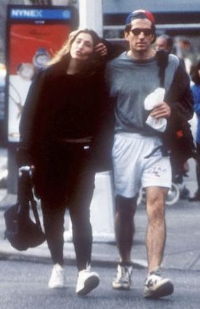 Jfk Jr Fashion, Jfk Jr Street Style, Jfk Jr And Carolyn Bessette, Caroline Bessette, Cbk Style, New York 90s, Vintage Athleisure, Carolyn Bessette, Jfk Jr