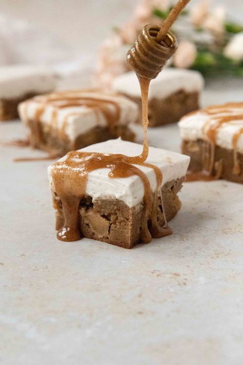 Apple blondie cheesecake bars being drizzled with a maple icing. Apple Blondie Cheesecake, Blondie Cheesecake, The Palatable Life, Palatable Life, Apple Blondies, Apple Cheesecake Bars, Cinnamon Cheesecake, Cheesecake Toppings, Caramel Apple Cheesecake