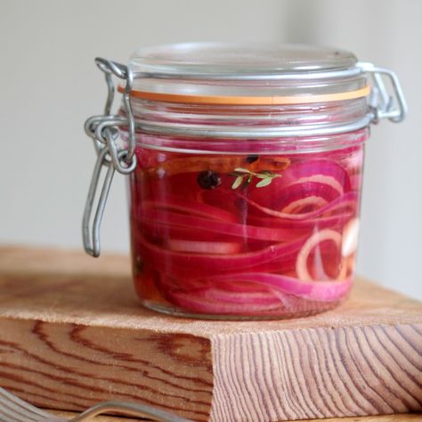 How To Make Quick-Pickled Red Onions Cooking Lessons from The Kitchn Salad Buffet, Red Onion Recipes, Quick Pickled Red Onions, Quick Pickled Onions, Taco Dinner, Asian Spices, Quick Pickled, Cooking Challenge, Pickled Red Onions