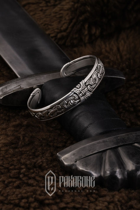 Viking Arm Rings, Viking Aesthetic, Arte Viking, Art Viking, Viking Jewellery, Bracelet Viking, Bronze Figurine, Modern Bracelets, Viking Ring