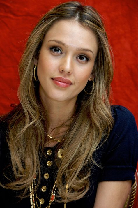 jessica albal weekend hair! Jessica Alba Hair Color, Jessica Alba Hair, Weekend Hair, Jessica Alba Style, Kelly Osbourne, Trendy Hair Color, Jolie Photo, Jessica Alba, Mode Vintage