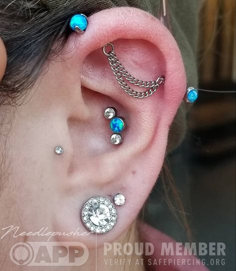 Beautiful Piercings, Leaf Ear Cuffs, Industrial Piercing Jewelry, Gold Nose Hoop, Industrial Piercing, Conch Earring, Tragus Piercing, Cartilage Earrings Hoop, Custom Jewelry Ideas