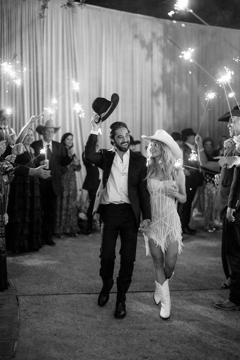 Ryan Bingham + Hassie Harrison's Cowboy Black-Tie Wedding! Woolshed Weddings, Cowboy Wedding Ideas, Hassie Harrison, Ryan Bingham, Country Western Wedding, Western Themed Wedding, Cowboy Wedding, Looks Country, Chapeau Cowboy