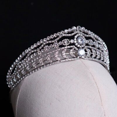 Silver Tiara Quinceanera, Coronation Crown Queens, Medieval Crown Queens, Quinceanera Crowns Silver, Winter Tiara, Royal Family Tiaras, Royal Tiaras And Crowns, Historical Crowns, Vasilisa Dragomir