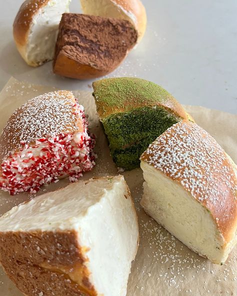 Japanese Sweet Cream Cheese Buns Recipe by Kat Lieu — modern asian baking Asian Baking Recipes, Japanese Baked Goods, Cheesecake Buns, Atla Party, Asian Candies, Cheese Buns Recipe, Sweet Buns Recipe, Cream Cheese Buns, Asian Pastries