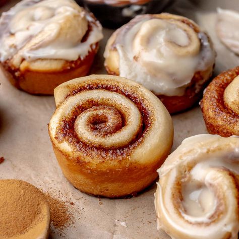 Mini Cinnamon Rolls Cinnamon Rolls In Muffin Tin, Unique Recipes Desserts, Breakfast Dessert Recipes, Mini Cinnamon Rolls, Sweet Breakfast Treats, Breakfast Recipes Sweet, Cream Cheese Glaze, Baking Basics, Healthy Snack Options