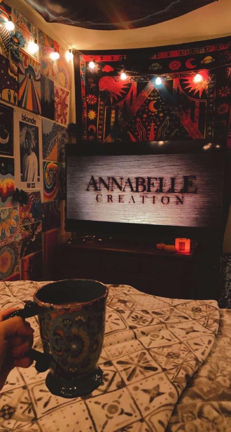 ITS OFFICIALLY RUB HER BOOTY & WATCH SCARY MOVIES SEASON🥴😫🍂🧡🤎🍁 Scary Movie Night Aesthetic, Watching Horror Movies Aesthetic, Scary Movies Aesthetic, Scary Aesthetic, Annabelle Creation, Scary Movies To Watch, Scary Movie Night, Halloween Movie Night, Fall Mood