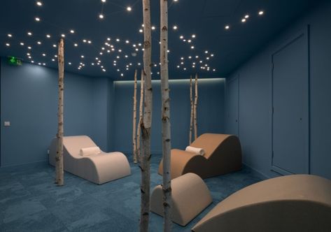 Aquila Capital Offices - Lisbon | Office Snapshots Nap Room, Wellbeing Space, Build Office, Quirky Office, Zen Corner, Relaxing Office, Wellness Room, Zen Interiors, Modular Lounge