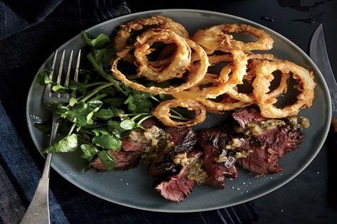 Bistro Steak with Buttermilk Onion Rings / Gentl & Hyers Buttermilk Onion Rings, Onion Rings Recipe, Hanger Steak, Man Food, Skirt Steak, French Bistro, French Food, Beef Dishes, Onion Rings