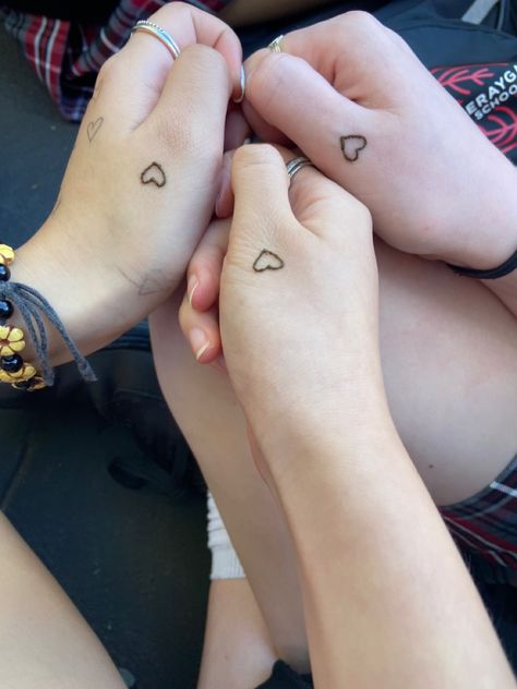 Trio Tattoos Friends Aesthetic, Trio Henna Tattoos, Trio Matching Tattoos Aesthetic, Trio Tattoo Ideas Aesthetic, Matching Tattoos For Trios, Three People Tattoos, Friends Trio Aesthetic, Trio Tattoo Ideas Friends, Matching Tattoos Trio