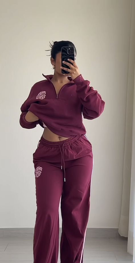 Tracksuits Outfits Women, Cute Tracksuits, Pretty Little Thing Outfits, Tracksuit Outfit Women, Outfits For Black Women, Airport Fit, Street Style Outfits Casual, Mode Swag, Jogging Outfit