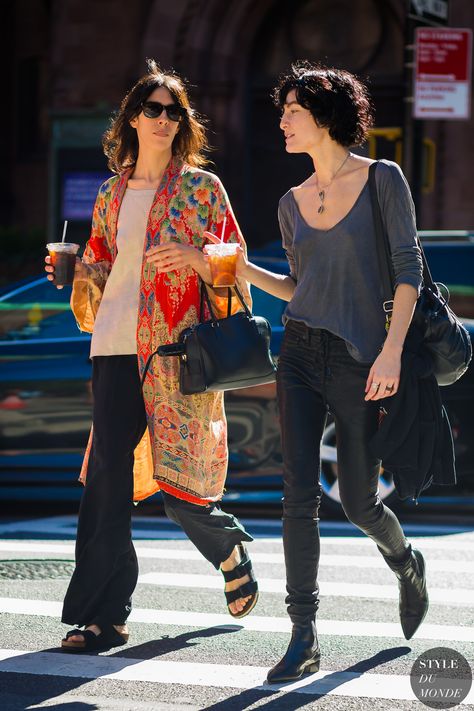 New York SS 2017 Street Style: Jamie Bochert and Heather Kemesky | STYLE DU MONDE | Bloglovin’ Heather Kemesky, Jamie Bochert, 2017 Street Style, Alexa Chung Style, Birkenstock Outfit, Tokyo Street Fashion, Reportage Photography, Street Style Grunge, Street Style 2017