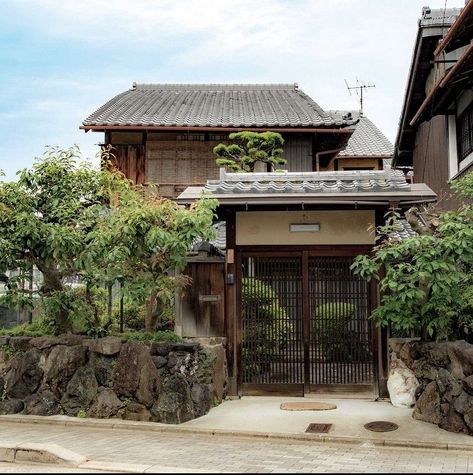 Japanese European House, Japan Beach House, Japanese Brick House, Japanese Townhouse Exterior, Japan Modern House Japanese Style, Japanese Village House, Japanese Small House Design, Japanese Beach House, Japanese Apartment Exterior