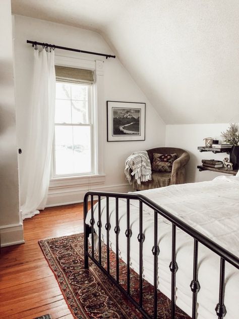 Mcm Meets Victorian, Bedroom With Persian Rug, Victorian Modern Bedroom, Schroeder House, White Victorian Bedroom, Vintage Victorian House, Persian Rug Bedroom, Target Bedding, Victorian Bedroom