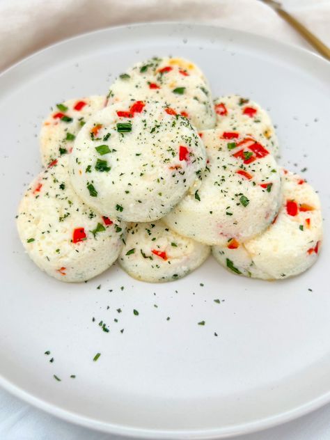 Copycat Starbucks Bell Pepper Egg-White Bites - The Modern Nonna Egg White Bites Recipe, Starbucks Egg White Bites, Egg White Bites, Keto Eggs, The Modern Nonna, Modern Nonna, Sautéed Onions, Cottage Cheese Eggs, Starbucks Egg Bites