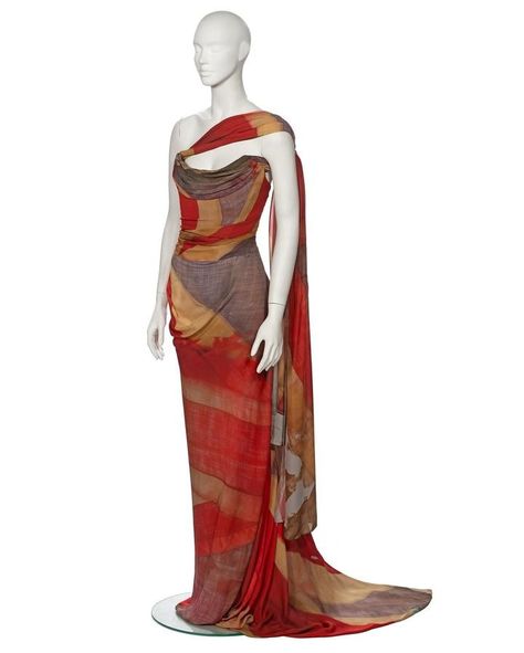 Vivienne Westwood Red Carpet, Ghana Dresses, 90s High Fashion, Draped Silk Dress, Vivienne Westwood Red, Queen Outfit, Vivienne Westwood Dress, Christian Dior Haute Couture, Girly Dresses