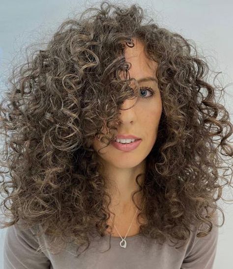 60 Styles and Cuts for Naturally Curly Hair in 2023 Long Curly Haircuts, Curly Cut, Hair Play, Bob Haircut Curly, Naturally Curly Hair, Medium Curly, Long Curls, Curly Hair Women, Permed Hairstyles