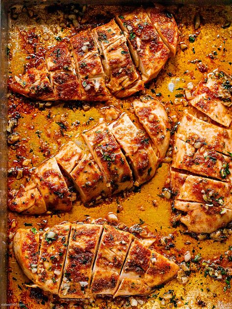 Saucy Baked Chicken, Juicy Chicken Breast Recipes, Beach Cooking, Chicken Breast Oven Recipes, Chicken Breast Oven, Man Recipes, Juicy Baked Chicken, Healthy Entrees, Oven Baked Chicken Breasts