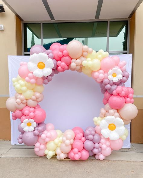 Mother’s Day is right around the corner and it has me reminiscing on all the beautiful backdrops we did last year for Mother’s Day ✨ This one was one of my favorites and I realized I never shared with you all 💕 Are you ready for Mothers Day? To get a quote please fill out our inquiry form, text or email us. Luxan Balloons services all of San Diego County. 📧 info@luxanballoons.com 📱 619-759-8185 🌐 www.luxanballoons.com Mothers Day Backdrop, Balloon Backdrop Ideas, Balloons Ideas, Happy Balloons, Daisy Party, Rosé Birthday, Mothers Day Decor, Pastel Balloons