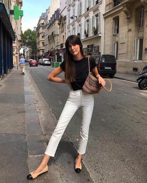 Non, la ballerine n'est pas ringarde… La preuve en 8 modèles sélectionnés par la rédaction | Vogue Paris Casual Chique Stijl, Parisian Outfits, Parisienne Style, French Wardrobe, Parisian Look, Chique Outfit, Parisian Chic Style, French Outfit, Jeanne Damas