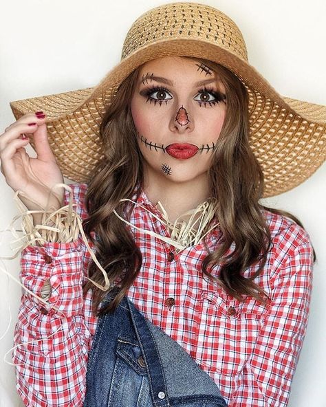 A Scarecrow Quick Costume Ideas Last Minute, Creative College Halloween Costumes, Last Minute Halloween Kostüm, Scarecrow Halloween Costume, Work Appropriate Halloween Costumes, Easy Last Minute Costumes, Scarecrow Halloween Makeup, Halloween Costumes Scarecrow, Costumes For Work