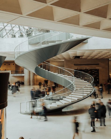 people walking on spiral staircase photo – Free Banister Image on Unsplash 5 Days In Paris, Stair Elevator, Museum Guide, Grand Hall, Modern Stairs, Spiral Stairs, Interior Stairs, Louvre Paris, Louvre Museum