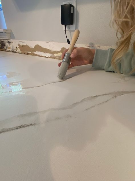 Faux White Marble Countertops, White Epoxy Countertop Diy, Faux Marble Laminate Countertops, Epoxy Faux Marble Countertop, Marble Veining Pattern Diy, White Marble Epoxy Countertop, Diy White Marble Countertops, Faux Granite Countertops Diy, Painting Faux Marble Countertops