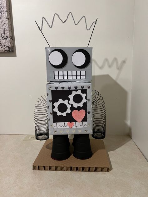 Valentines day box Robot Box Craft, 3d Robot Project, Robot Valentine Box Ideas, Robot Project, Robot Ideas, Valentines Day Box, Robot Mask, Cardboard Robot, Make A Robot