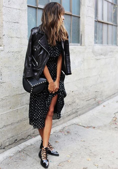 Dress And Leather Jacket, Light Dresses, Casual Chique Stijl, Julie Sarinana, Stylish People, Moda Do Momento, Casually Chic, Leather Jacket Dress, Dots Dress