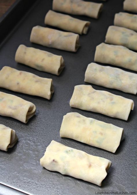 Jalepeno Popper Eggrolls, Baked Bacon Jalapeño Popper Egg Rolls, Jalepeno Egg Roll, Soft Food Appetizers, Egg Roll Jalapeno Poppers, Mini Jalapeno Popper Egg Rolls, Jalepeno Poppers Egg Rolls, Appetizer Egg Rolls, Wong Tong Wrappers Recipes