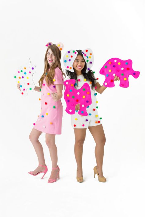 DIY Frosted Animal Cookie Costume - Studio DIY Animal Cookie Costume, Cactus Costume Diy, Strawberry Costume Diy, Last Minute Diy Costumes, Pasteles Halloween, Church Halloween, Cookie Costume, Fruit Costumes, Animal Cookie