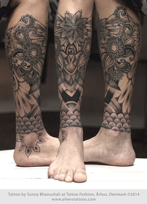 Dotwork Calf Sleeve Tattoo Polynesian Leg Tattoo, Calf Sleeve Tattoo, Best Leg Tattoos, Tato Dada, Shin Tattoo, Tattoo Diy, Full Leg Tattoos, Tattoo Dotwork, Alien Tattoo