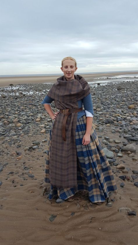 Scottish Inspired Outfits, Outlander Inspired Outfits, Scottish Traditional Clothing, Outlander Outfits, Scottish Traditional Dress, Traditional Scottish Clothing, Traditional Scottish Dress, Traditional Irish Clothing, Modern Victorian Fashion